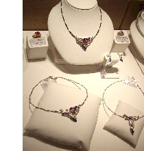 山崎裕見子 ダイヤモンド 赤銅 ネックレス ジュエリー専門情報誌：JAPAN PRECIOUS(ジャパン・プレシャス)